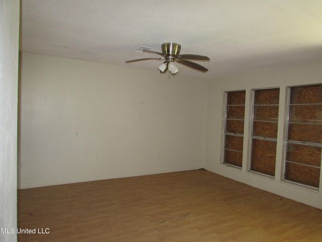 13194 Dedeaux Road, Gulfport, MS 39503