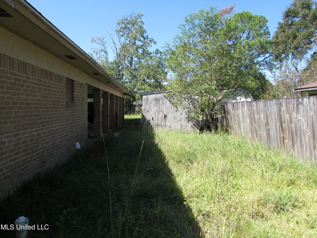 13194 Dedeaux Road, Gulfport, MS 39503