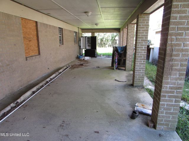 13194 Dedeaux Road, Gulfport, MS 39503