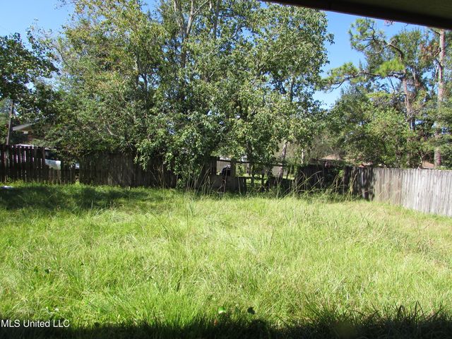 13194 Dedeaux Road, Gulfport, MS 39503
