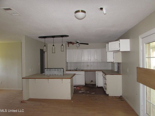 13194 Dedeaux Road, Gulfport, MS 39503