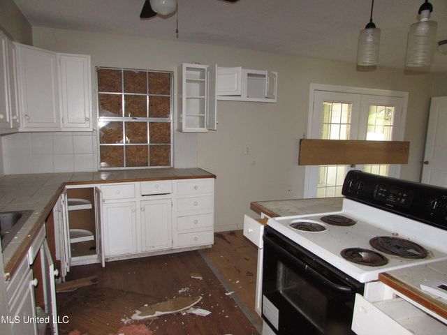 13194 Dedeaux Road, Gulfport, MS 39503