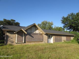 13194 Dedeaux Road, Gulfport, MS 39503