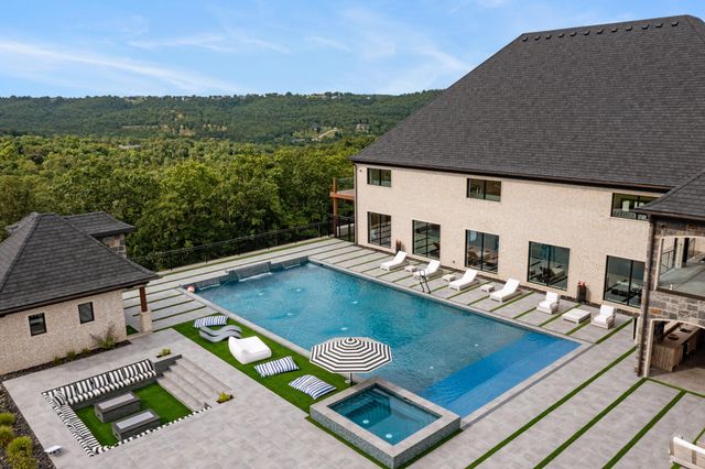 300 Ridgecrest Drive, Saddlebrooke, MO 65630