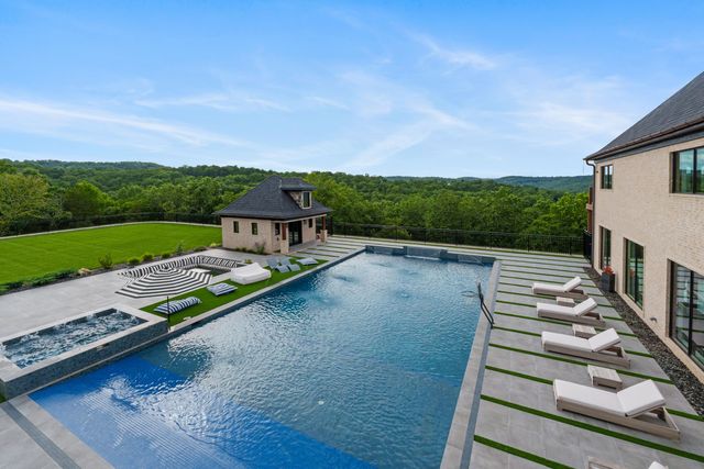 300 Ridgecrest Drive, Saddlebrooke, MO 65630