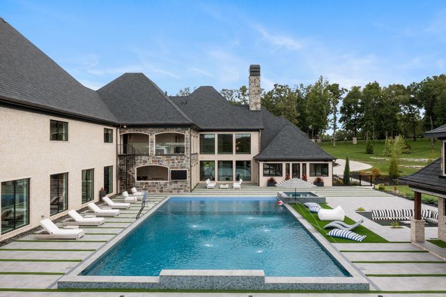 300 Ridgecrest Drive, Saddlebrooke, MO 65630