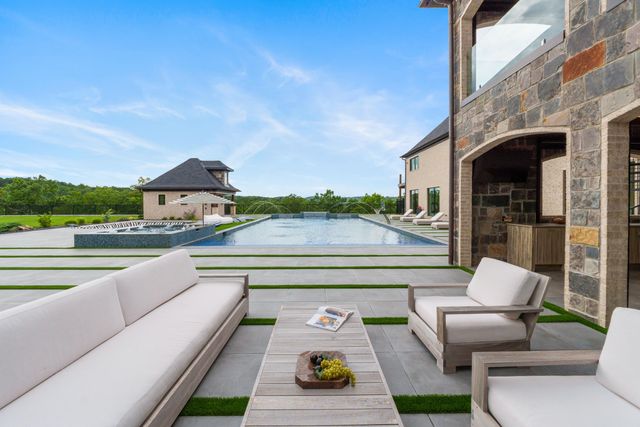 300 Ridgecrest Drive, Saddlebrooke, MO 65630