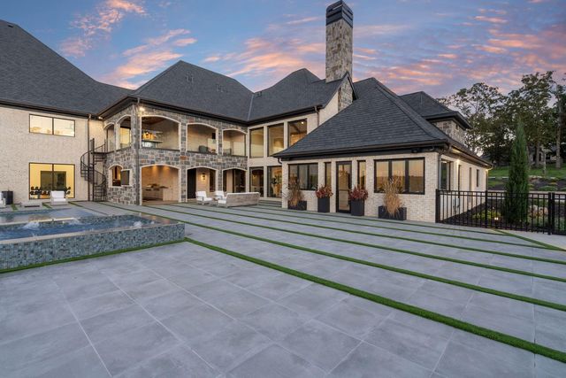 300 Ridgecrest Drive, Saddlebrooke, MO 65630