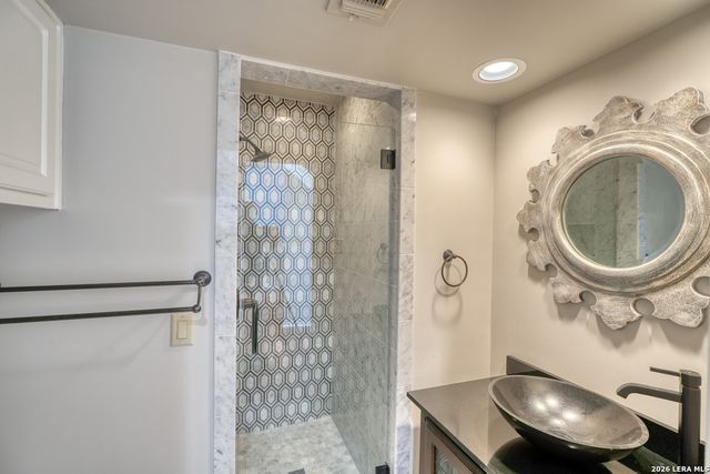 528 LIGHTHOUSE DR # 6, Horseshoe Bay, TX 78657