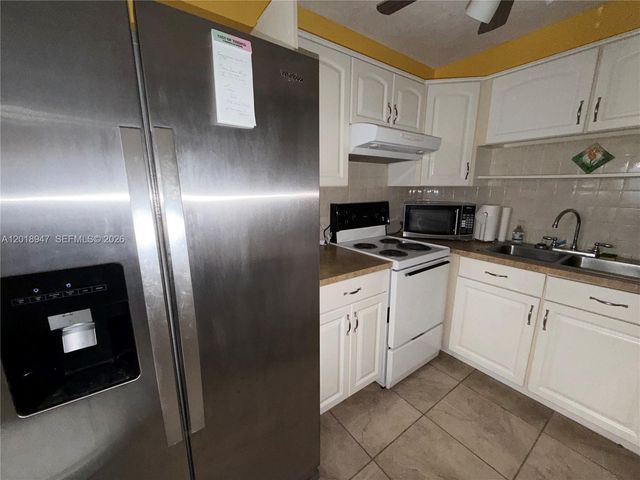 22 SE 3rd Ter 3, Dania Beach, FL 33004