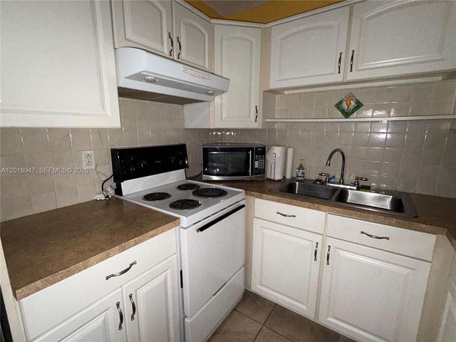 22 SE 3rd Ter 3, Dania Beach, FL 33004