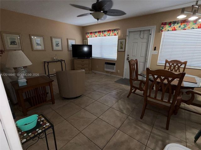 22 SE 3rd Ter 3, Dania Beach, FL 33004