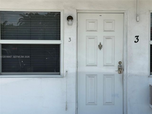 22 SE 3rd Ter 3, Dania Beach, FL 33004
