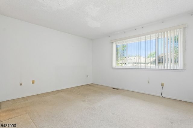 265 Hampshire Dr, Plainsboro Twp., NJ 08536