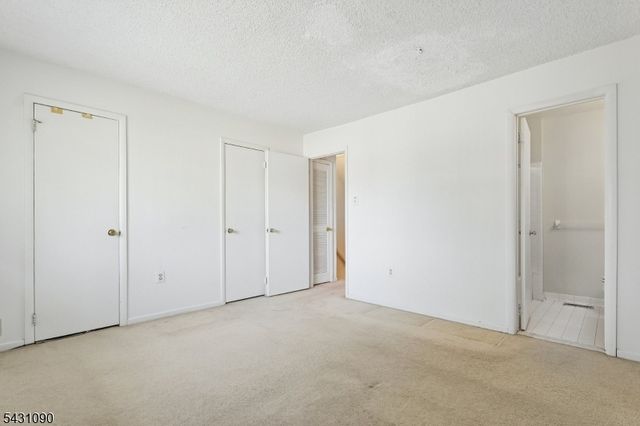 265 Hampshire Dr, Plainsboro Twp., NJ 08536