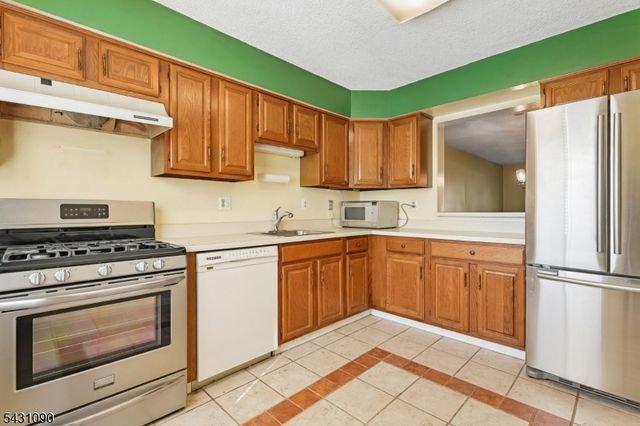 265 Hampshire Dr, Plainsboro Twp., NJ 08536