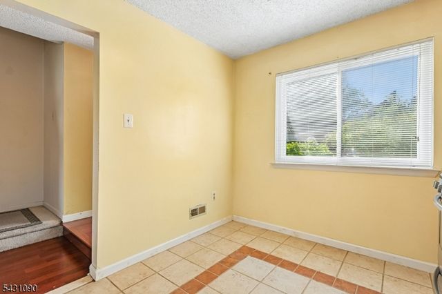 265 Hampshire Dr, Plainsboro Twp., NJ 08536