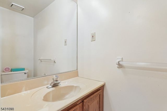 265 Hampshire Dr, Plainsboro Twp., NJ 08536