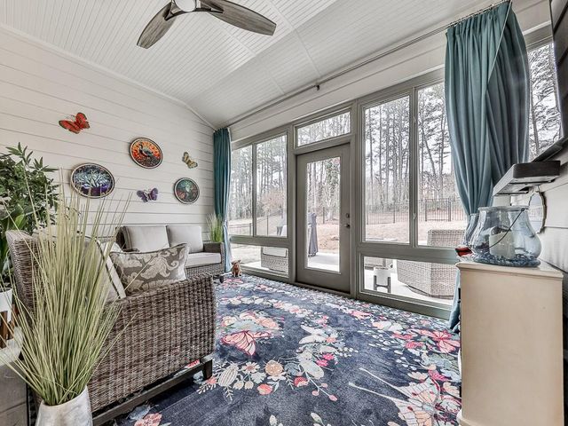 1008 Cooks Farm Way, Woodstock, GA 30189