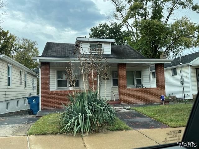 7008 Garesche Avenue, Jennings, MO 63136