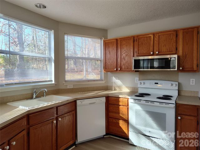 10000 Dunfries Road, Matthews, NC 28105