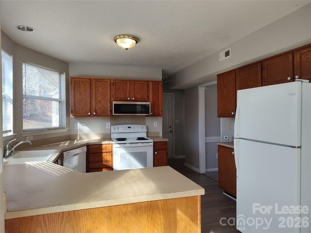 10000 Dunfries Road, Matthews, NC 28105