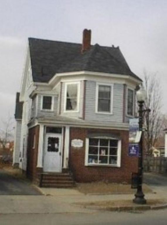 18 Wakefield Street, Rochester, NH 03867