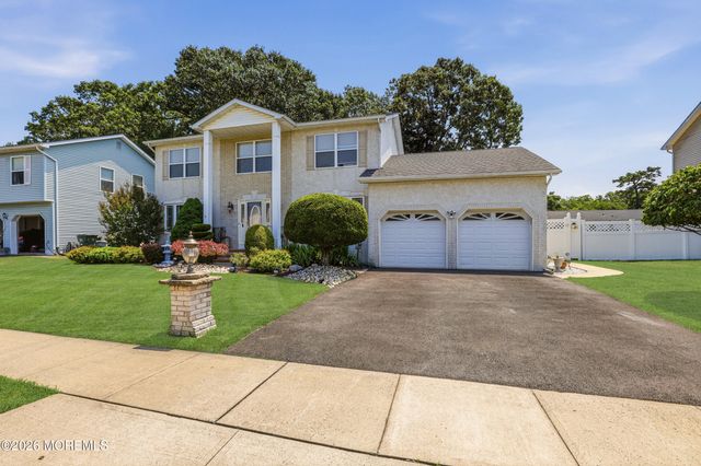 11 Bronia Street, Howell, NJ 07731