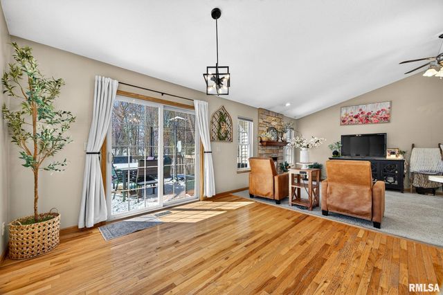 512 BITTERSWEET Avenue, Germantown Hills, IL 61548