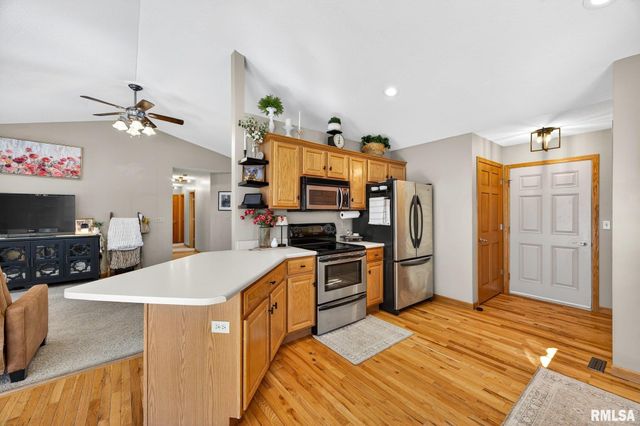 512 BITTERSWEET Avenue, Germantown Hills, IL 61548