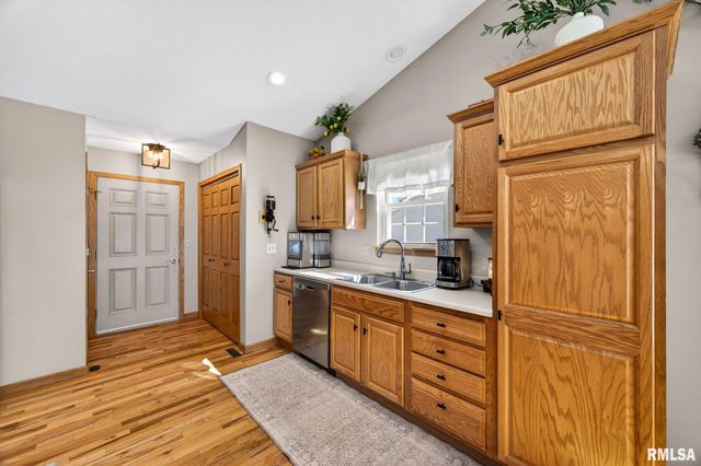 512 BITTERSWEET Avenue, Germantown Hills, IL 61548