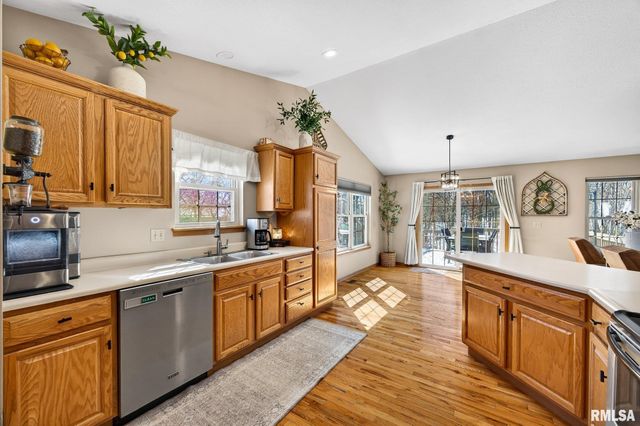 512 BITTERSWEET Avenue, Germantown Hills, IL 61548