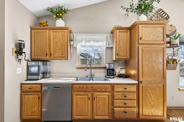 512 BITTERSWEET Avenue, Germantown Hills, IL 61548