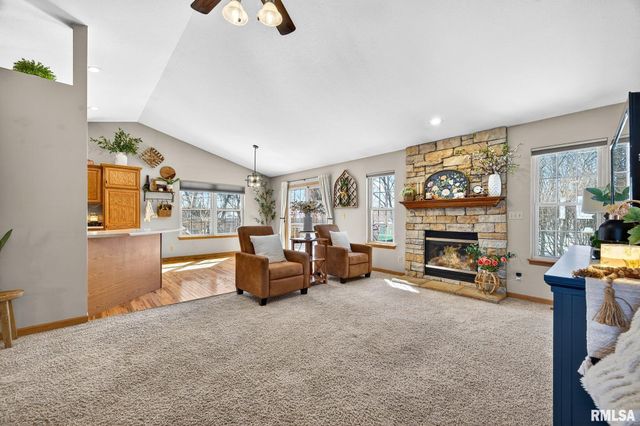 512 BITTERSWEET Avenue, Germantown Hills, IL 61548