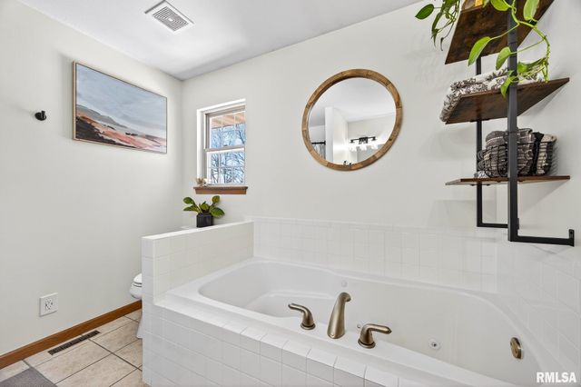 512 BITTERSWEET Avenue, Germantown Hills, IL 61548