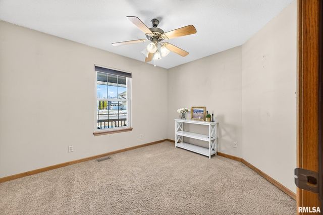 512 BITTERSWEET Avenue, Germantown Hills, IL 61548