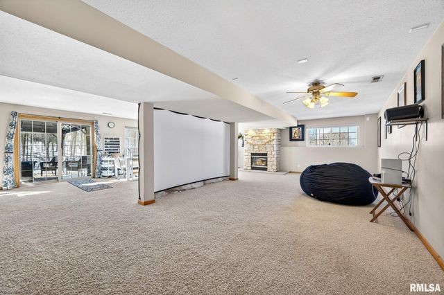 512 BITTERSWEET Avenue, Germantown Hills, IL 61548