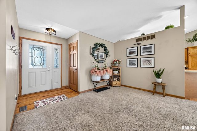 512 BITTERSWEET Avenue, Germantown Hills, IL 61548