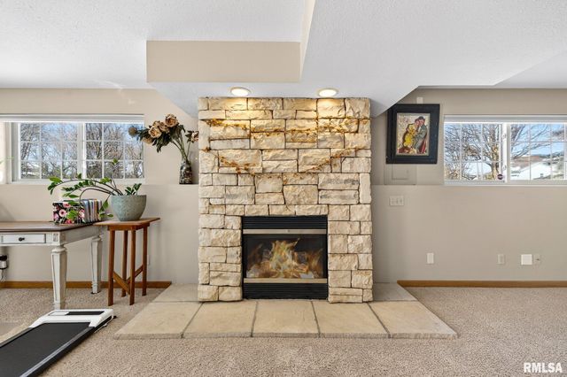 512 BITTERSWEET Avenue, Germantown Hills, IL 61548