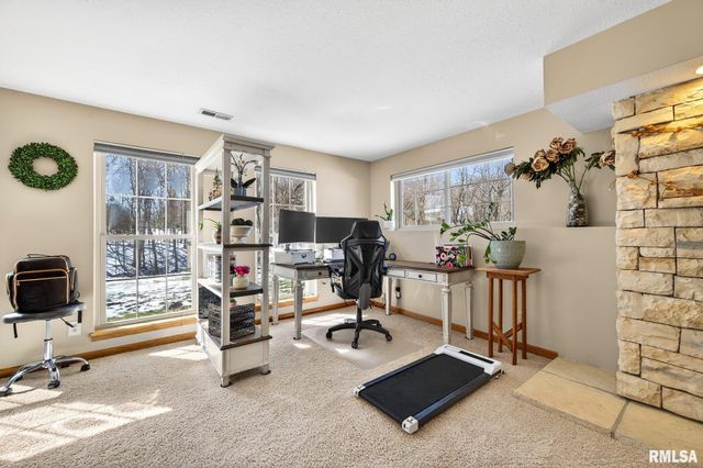 512 BITTERSWEET Avenue, Germantown Hills, IL 61548