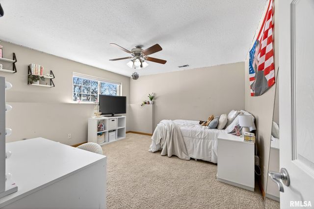 512 BITTERSWEET Avenue, Germantown Hills, IL 61548