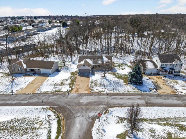 512 BITTERSWEET Avenue, Germantown Hills, IL 61548