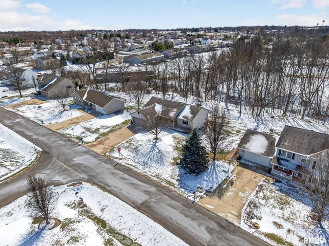 512 BITTERSWEET Avenue, Germantown Hills, IL 61548