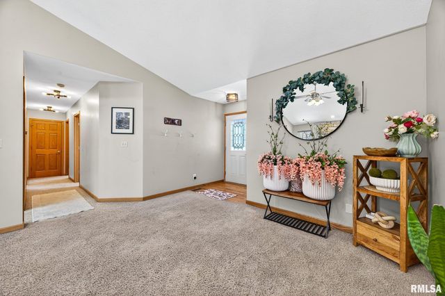 512 BITTERSWEET Avenue, Germantown Hills, IL 61548