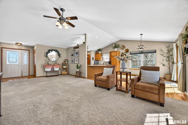 512 BITTERSWEET Avenue, Germantown Hills, IL 61548