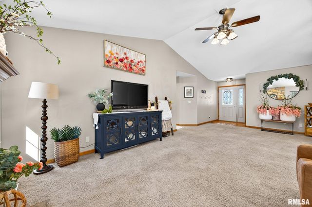 512 BITTERSWEET Avenue, Germantown Hills, IL 61548