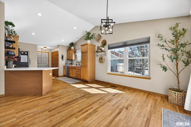 512 BITTERSWEET Avenue, Germantown Hills, IL 61548