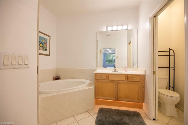 3964 Bishopwood CT E 1-202, Naples, FL 34114