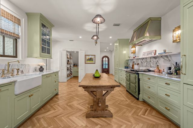 2336 Medford Court E, Fort Worth, TX 76109