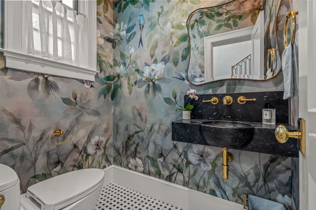 2336 Medford Court E, Fort Worth, TX 76109